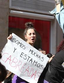 Imagen secundaria 2 - La masiva afluencia desborda la concentración por la huelga feminista en el Centro de Málaga