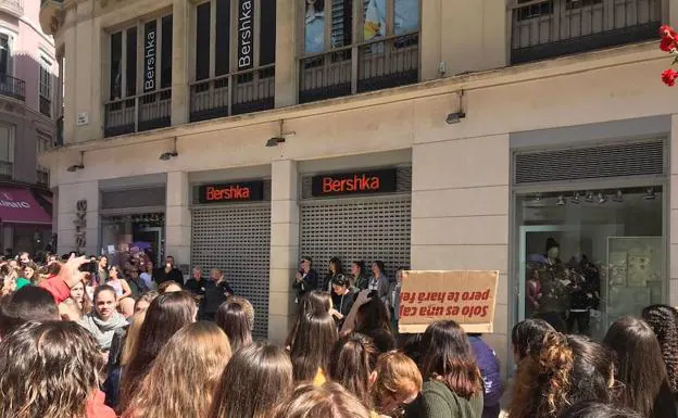 La tienda de cale Larios, cerrada entre aplausos. 