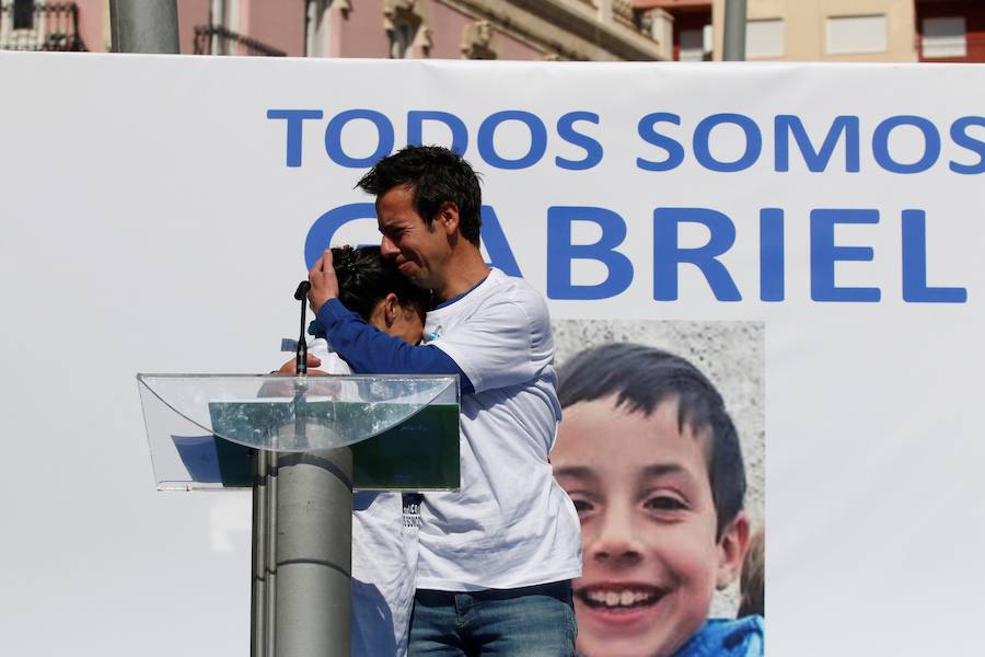 Patricia Ramírez y Ángel Cruz, los padres de Gabriel, el menor desaparecido hace once días en Níjar, han encabezado la concentración que ha tenido lugar este viernes en Almería para reclamar el regreso a casa de su hijo. 