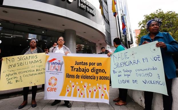 Cientos de mujeres participan en una protesta con motivo del Día Internacional de la Mujer. 