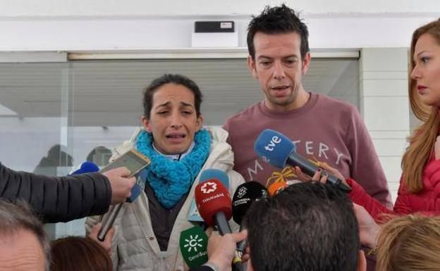 La madre de Gabriel, Patricia Ramírez, atiende a los medios días atrás. 