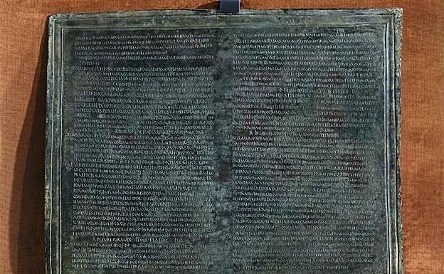 La Lex Flaxia Malacitana es un conjunto de cinco planchas de bronce que recogen el código cívico que regía la convivencia en la ciudad romana de Malaca. La pieza fue adquirida por Jorge Loring, que luego la vendió al Estado, y se expone en el Museo Arqueológico Nacional