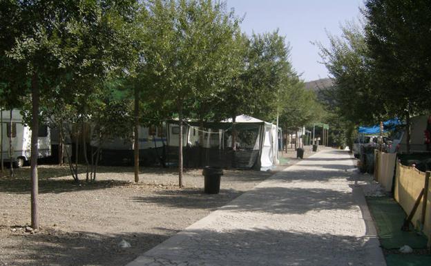 Zona habilitada para las parcelas en el camping de Iznate.