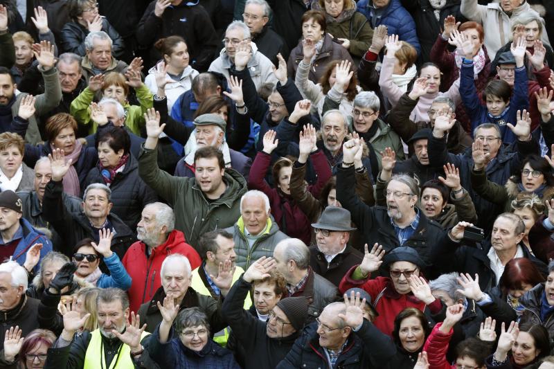 Madrid, Barcelona, Bilbao, San Sebastián, Vigo... protestan en las calles por el insuficiente alza del 0,25% y piden que estas ayudas se revaloricen en función del IPC