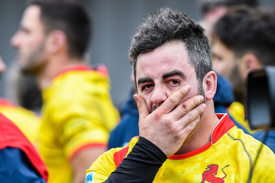 España, tras la derrota, tendrá que jugar una complicada repesca tras caer en el Pequeño Heysel por sus desaciertos, una gran Bélgica y un pésimo árbitro rumano.