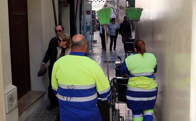 Operarios de la empresa, en el Centro. 