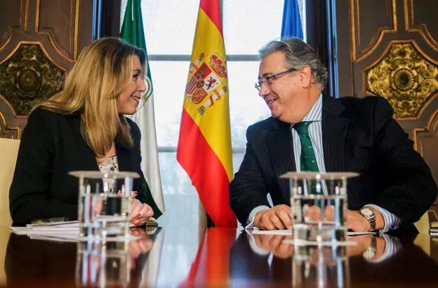 La presidenta de la Junta, Susana Díaz, y el ministro del Interior, Juan Ignacio Zoido. :: raúl caro. efe