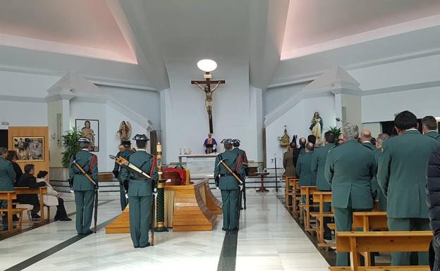 Momento de la misa funeral en el Parque Cementerio de Málaga. 