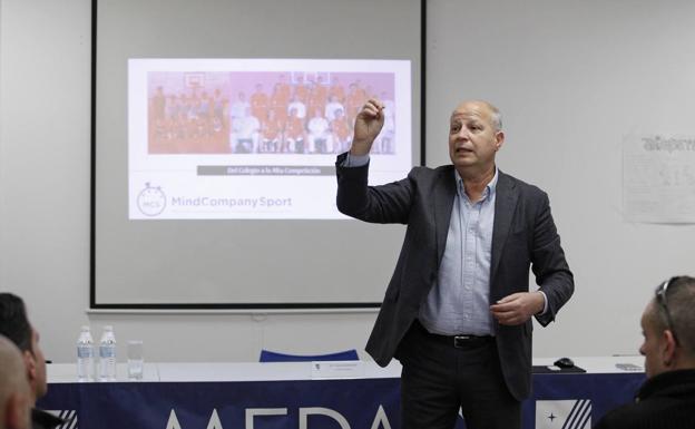 Javier Imbroda: «El éxito de un equipo u organización es una mezcla de esfuerzo y talento»