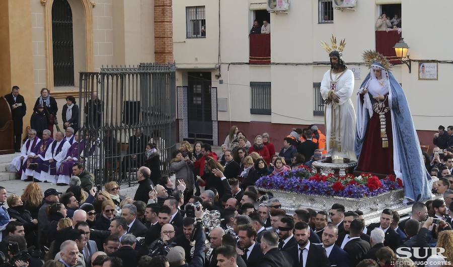 Miles de personas se reúnen en la plaza de San Pablo en la Trinidad y acompañan al Cautivo y a la Virgen de la Trinidad en el traslado a la casa hermandad