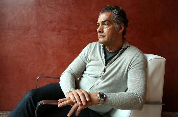 El escocés Philip Kerr, en su visita a España en 2016. :: Jordi Alemany