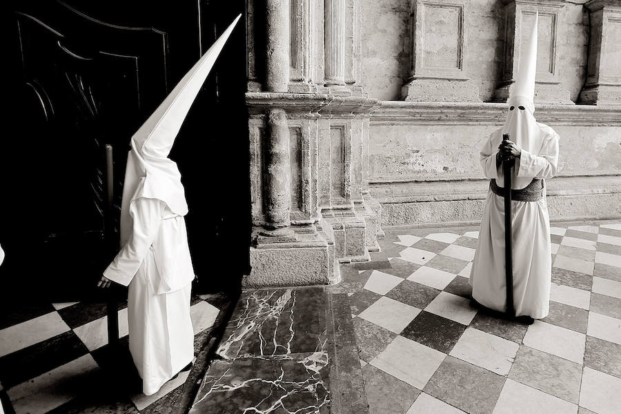 El fotógrafo Txema Rodríguez ofrece una visión íntima de la Semana Santa de Málaga