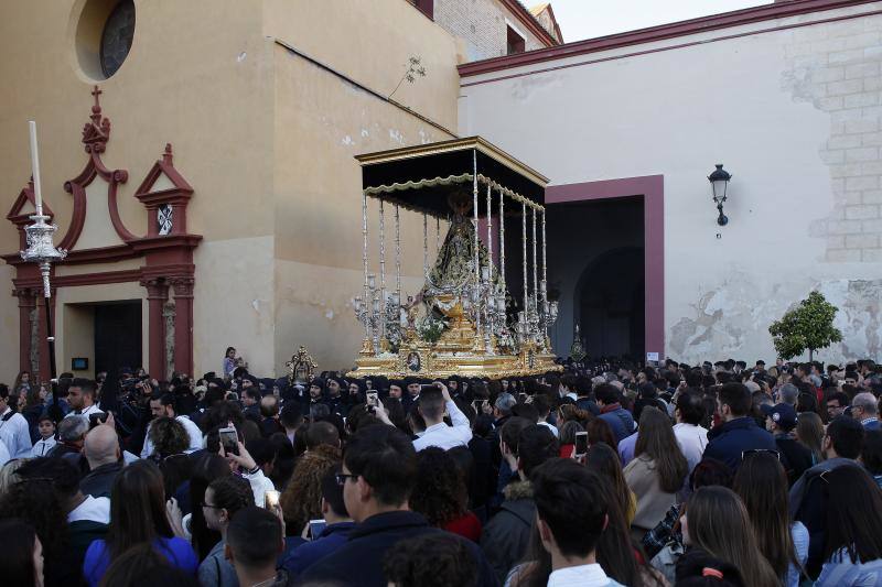 Estas son las mejores fotografías de la Cofradía de los Dolores del Puente durante su salida procesional en el Lunes Santo malagueño de 2018.