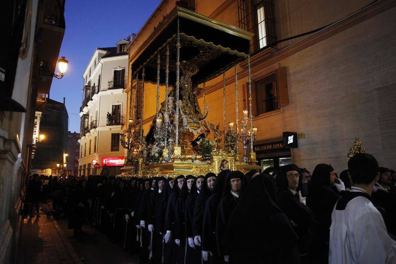 Estas son las mejores fotografías de la Cofradía de los Dolores del Puente durante su salida procesional en el Lunes Santo malagueño de 2018.