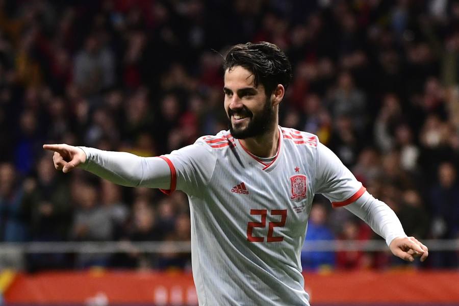 La selección que dirige Julen Lopetegui apabulló a Argentina en su estreno en el Wanda Metropolitano (6-1) con un 'hat-trick' de Isco y tantos de Diego Costa, Thiago y Aspas.