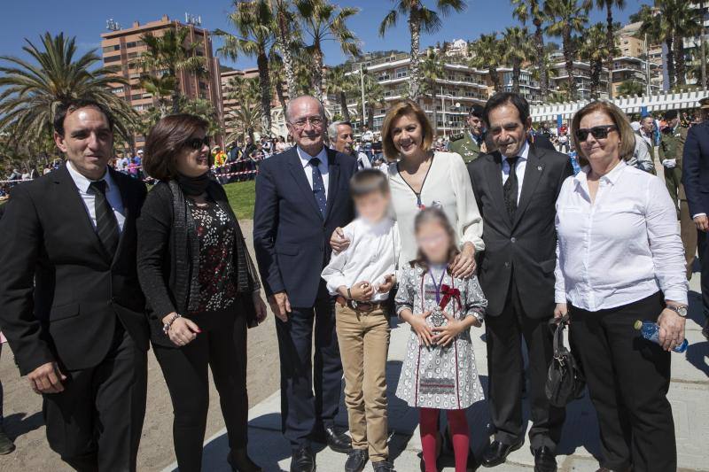 La Brigada Paracaidista (BRIPAC) ha ofrecido en la mañana de este Miércoles Santo de esta Semana Santa una exhibición de saltos en la playa de La Caleta, a la altura del Hotel Miramar.