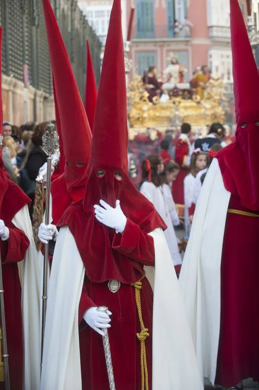 Así ha sido el desfile procesional de la Cofradía de la Sagrada Cena durante la Semana Santa 2018.