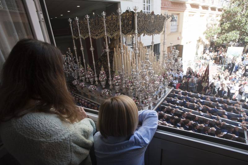 Así ha sido el desfile procesional de la Cofradía de la Sagrada Cena durante la Semana Santa 2018.