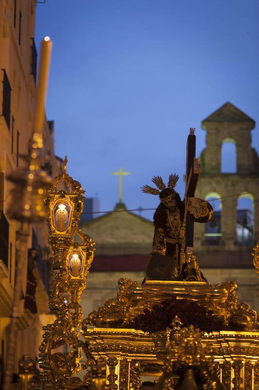 Fotos de los desfiles de Santa Cruz, Cena, Viñeros, Mena, Misericordia, Zamarrilla, Esperanza y Vera Cruz