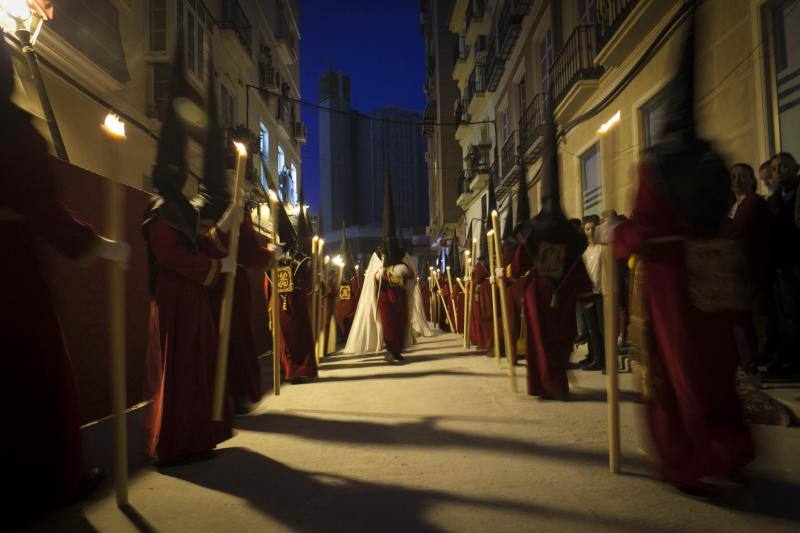 Fotos de los desfiles de Santa Cruz, Cena, Viñeros, Mena, Misericordia, Zamarrilla, Esperanza y Vera Cruz