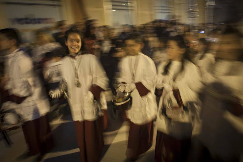 Fotos de los desfiles de Santa Cruz, Cena, Viñeros, Mena, Misericordia, Zamarrilla, Esperanza y Vera Cruz