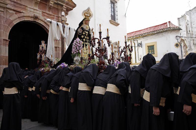 Las mejores imágenes de la Cofradía de Santa Cruz en el Jueves Santo 2018.