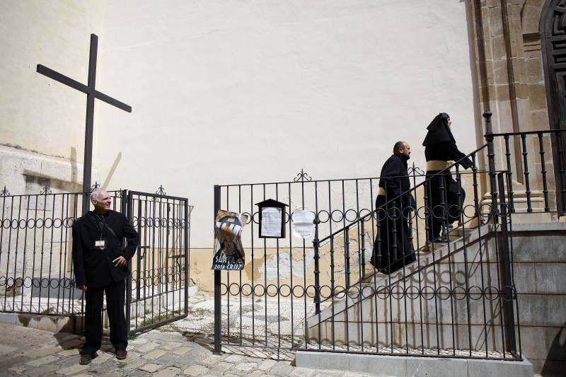 Fotos de los desfiles de Santa Cruz, Cena, Viñeros, Mena, Misericordia, Zamarrilla, Esperanza y Vera Cruz