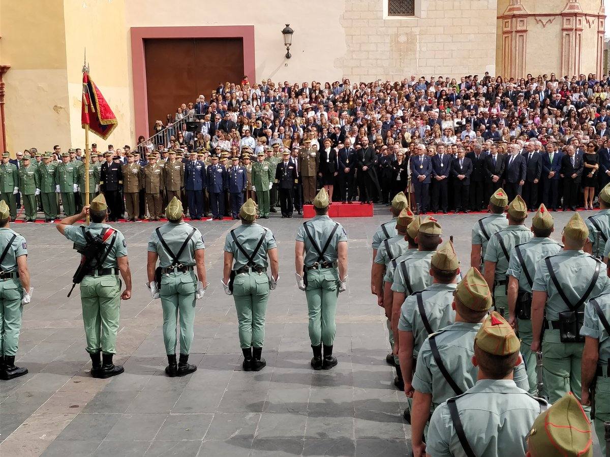 Imágenes del desembarco de la Legión en el Puerto de Málaga y traslado del Cristo de Mena. 