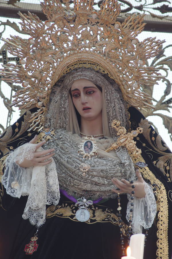 Las imágenes de la procesión de la Cofradía del Sepulcro de este Viernes Santo de 2018.