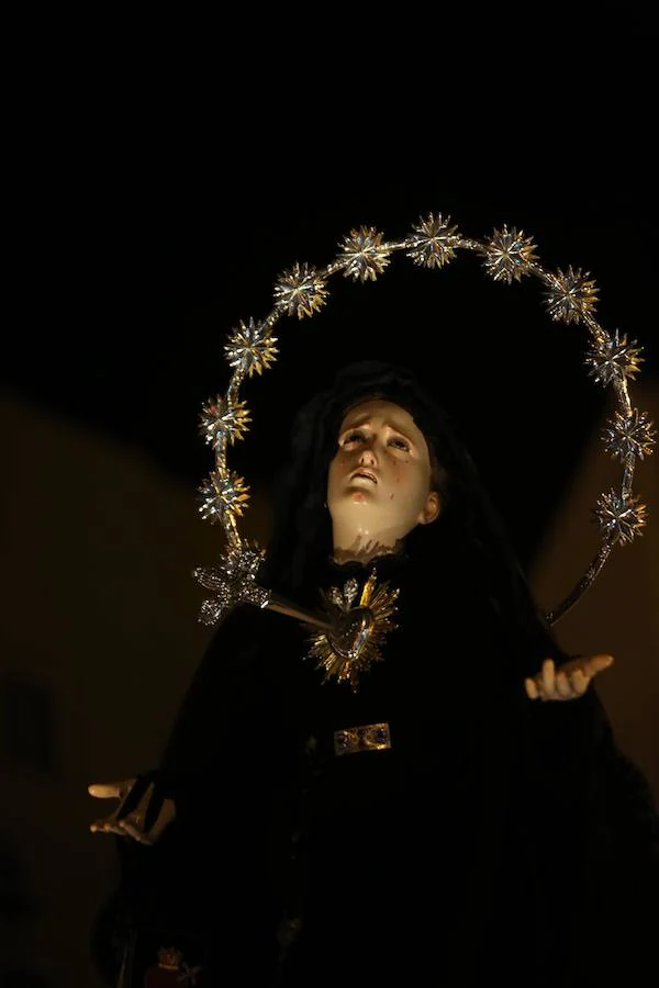 Imágenes de Servitas durante su procesión del Viernes Santo en Málaga