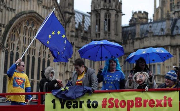 Manifestantes pro Unión Europea en una protesta en Londres.
