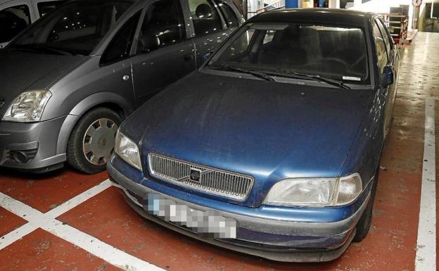 Vehículo estacionado en un parking de Palma desde el año 2009.