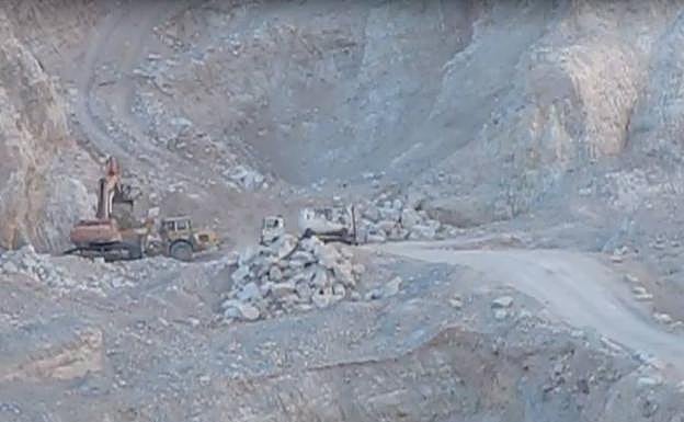 Captura del vídeo con el que la plataforma denuncia la actividad presuntamente ilícita. 