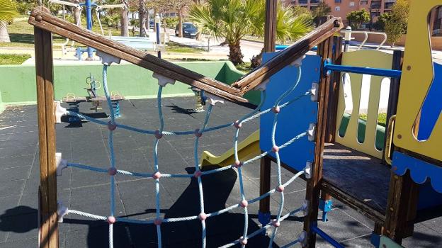 Torremolinos sigue sin completar el plan de reparaciones de sus parques infantiles