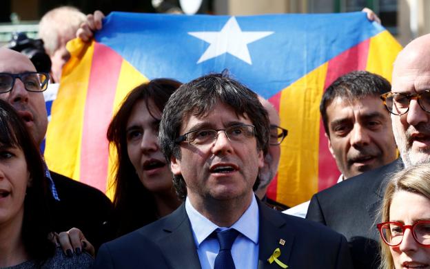 Puigdemont, ayer, tras su comparecencia ante la prensa en Berlín. :: Hannibal Hanschke / reuters