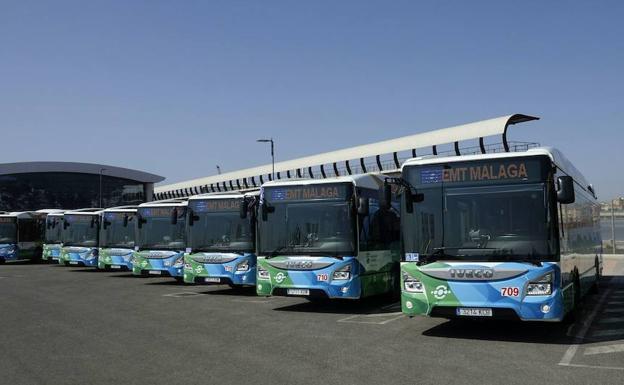 El Ayuntamiento de Málaga ha destinado en los dos últimos planes de inversiones financieramente sostenibles 7,8 millones de euros para la compra de 21 autobuses de la EMT. 