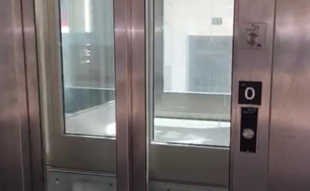 El ascensor de la estación del Cercanías. 