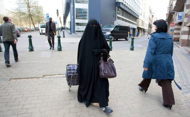 El Partido Islam belga propone «segregar por sexos en el autobús para proteger a la mujer»