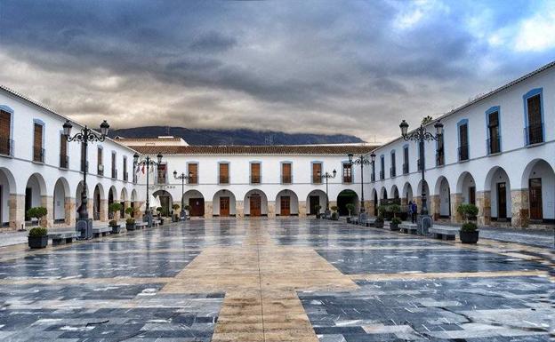 Imagen principal - Plaza Porticada. Sierra de Gádor. Ermita de Nuestra Señora la Virgen de Gádor. 