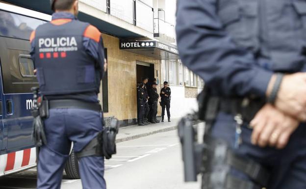 Interior nombra a cuatro miembros del Consejo de los Mossos en nombre de la Generalitat