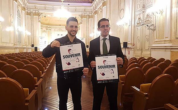 Fran Perea junto al director general de la Fundación Unicaja, Sergio del Corral.