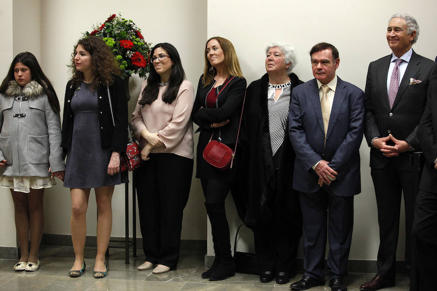 El ministro de Cultura, Íñigo Méndez de Vigo, entrega este galardón a dos de los malagueños más destacados en el ámbito de las letras