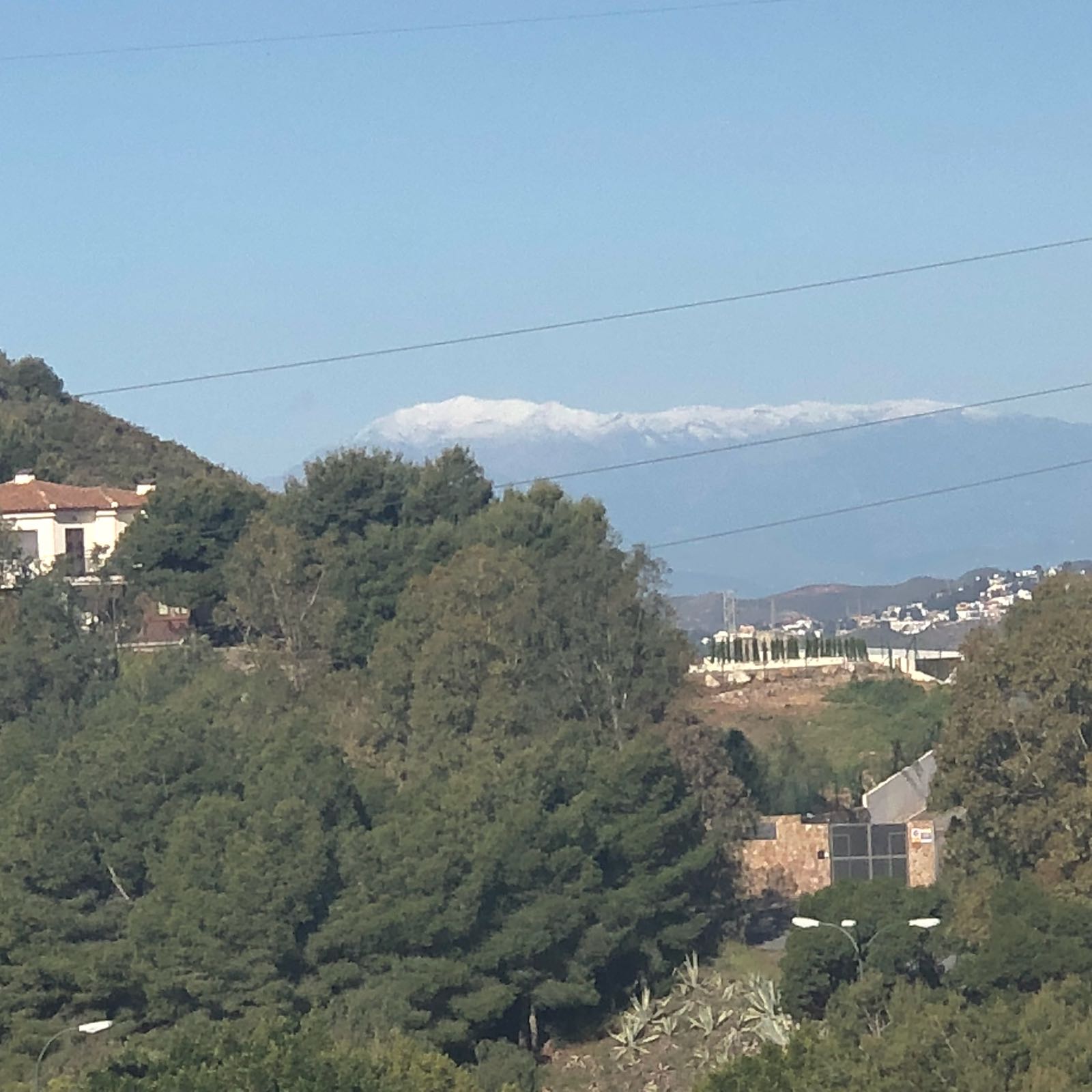 Vista de la nieve desde la zona Este de Málaga capital.