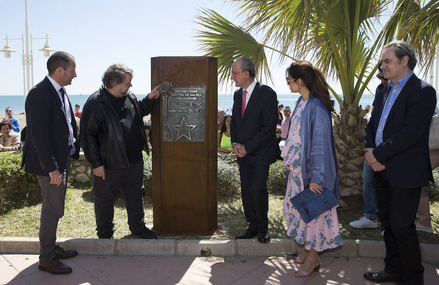 Guillermo del Toro descubre el lmonolito del Premio Málaga-SUR.