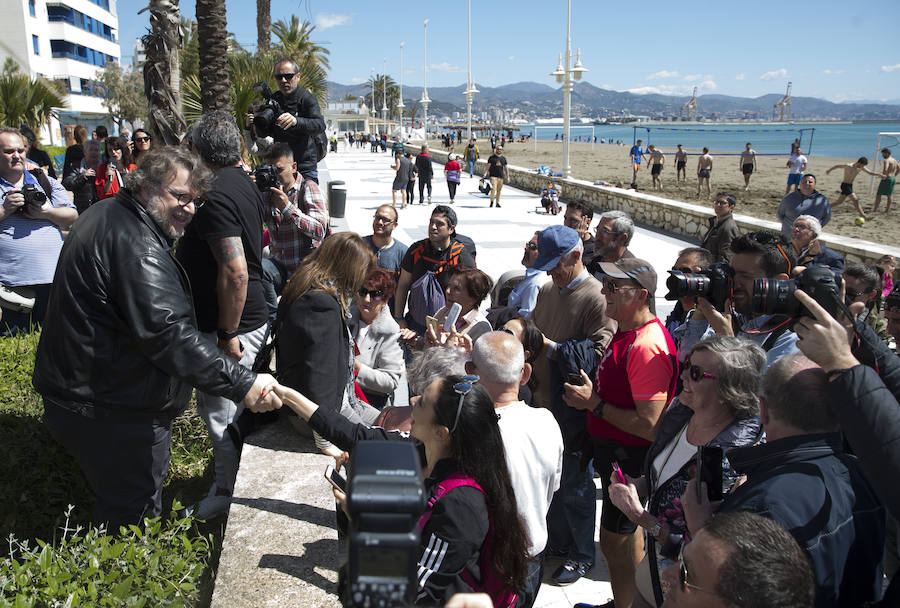 Guillermo del Toro descubre el lmonolito del Premio Málaga-SUR.