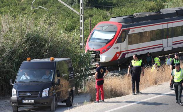 Miembros del operativo de búsqueda, tras el hallazgo de la niña. 