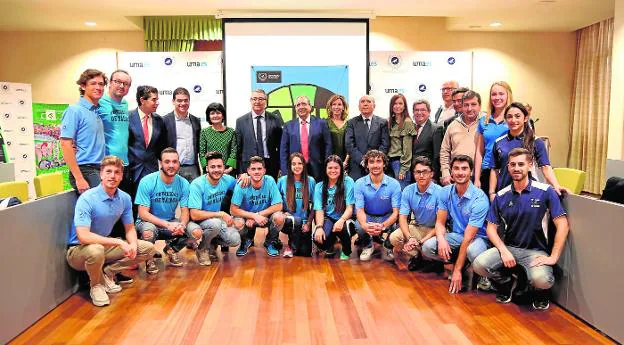 Foto de familia de la organización de los Campeonatos de España Universitarios en Málaga.