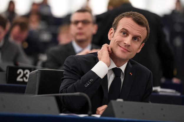 Emmanuel Macron sonríe tras su discurso ante el Parlamento Europeo, ayer en Estrasburgo. :: F. Florin / AFP