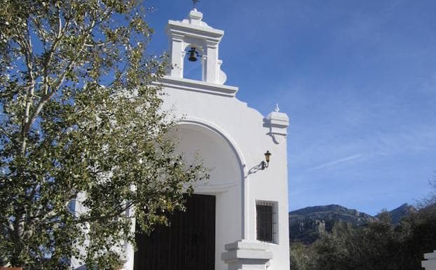 La ermita de la Virgen del Rosario está situada cerca del Choro o Nacimiento