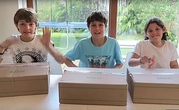 Mateo, Hugo y Daniela Haack, se definen como «tres divertidos hermanos ¡que no paran de hacer locuras!»